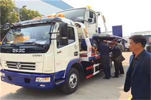 龙岩汽车道路救援拖车价格